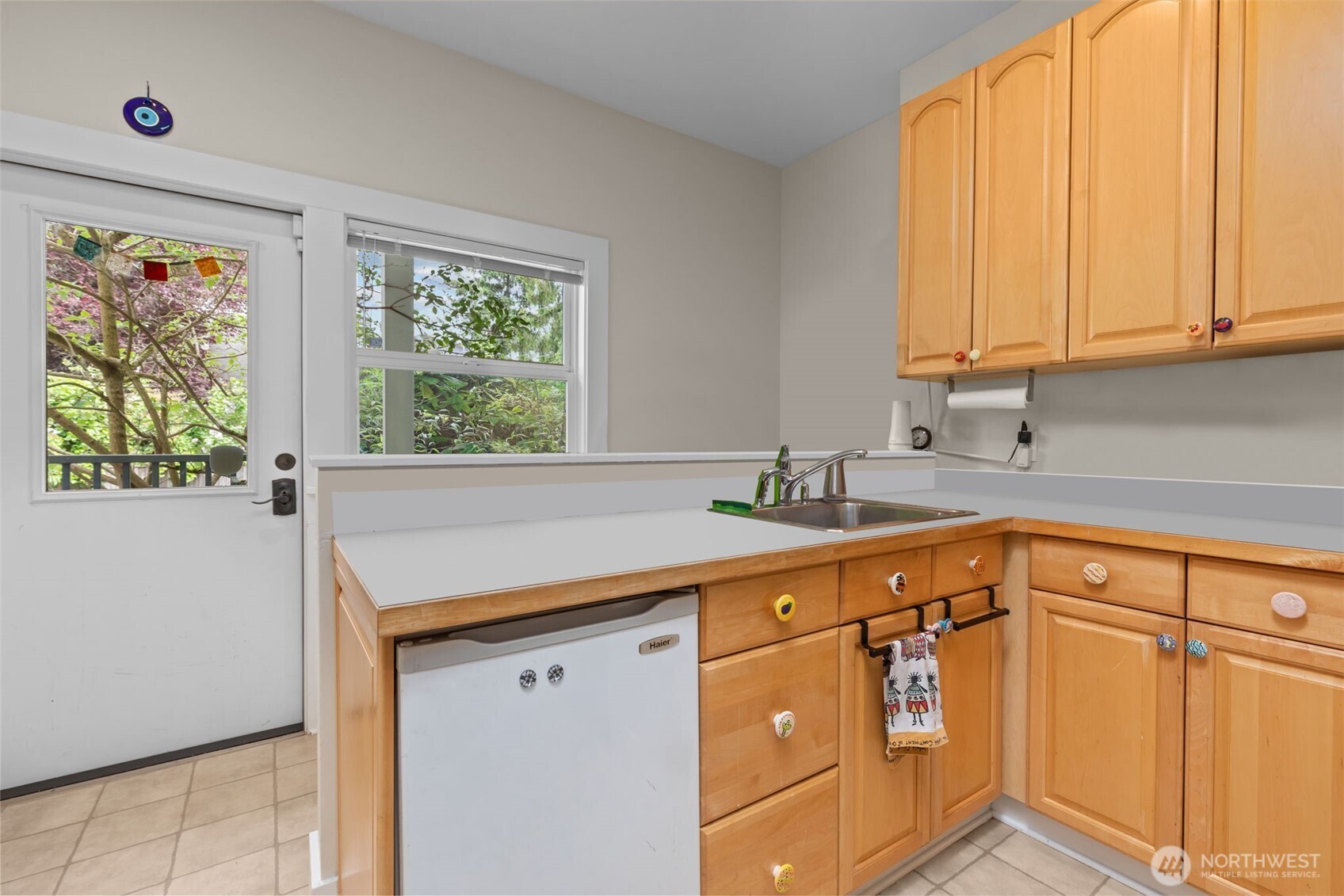 4510 Thackeray NE, Seattle, WA 98105