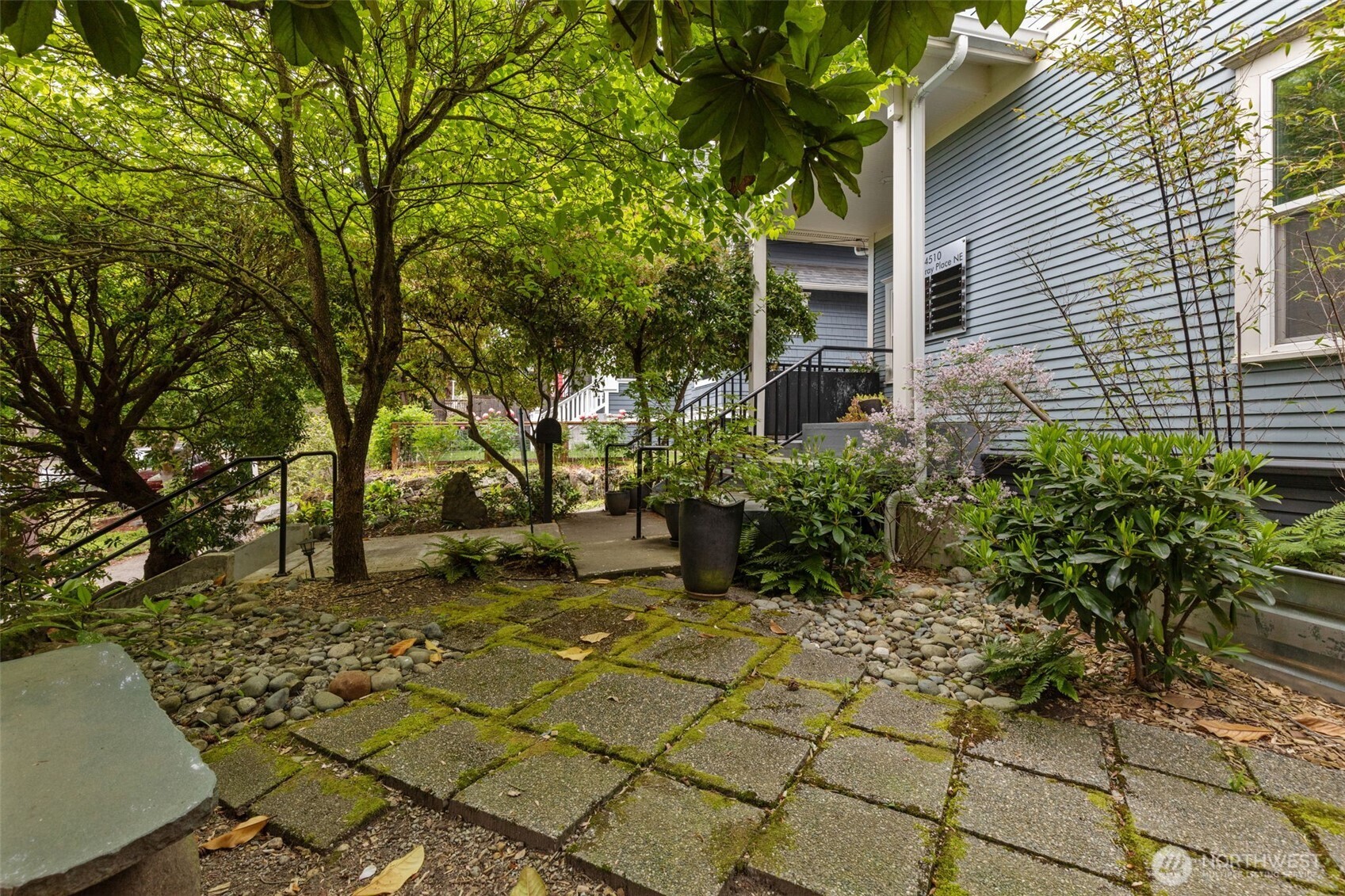 4510 Thackeray NE, Seattle, WA 98105