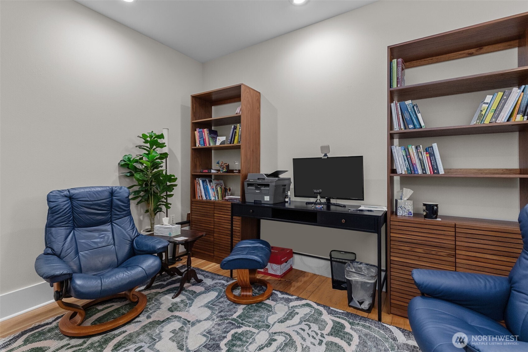 4510 Thackeray NE, Seattle, WA 98105