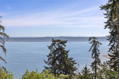 2659 S East Camano Drive , Camano Island, WA 98282