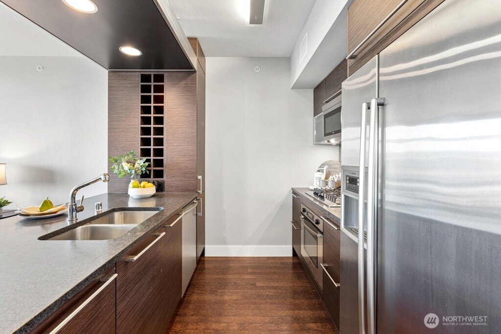 820 Blanchard Street #1501, Seattle, WA 98121