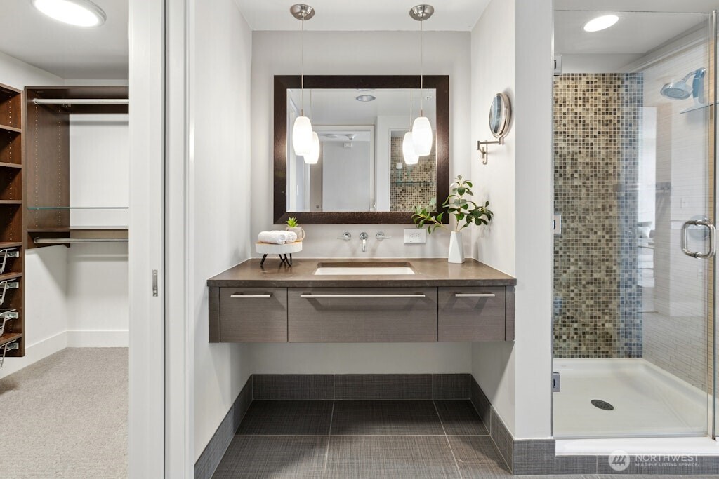 820 Blanchard Street #1501, Seattle, WA 98121
