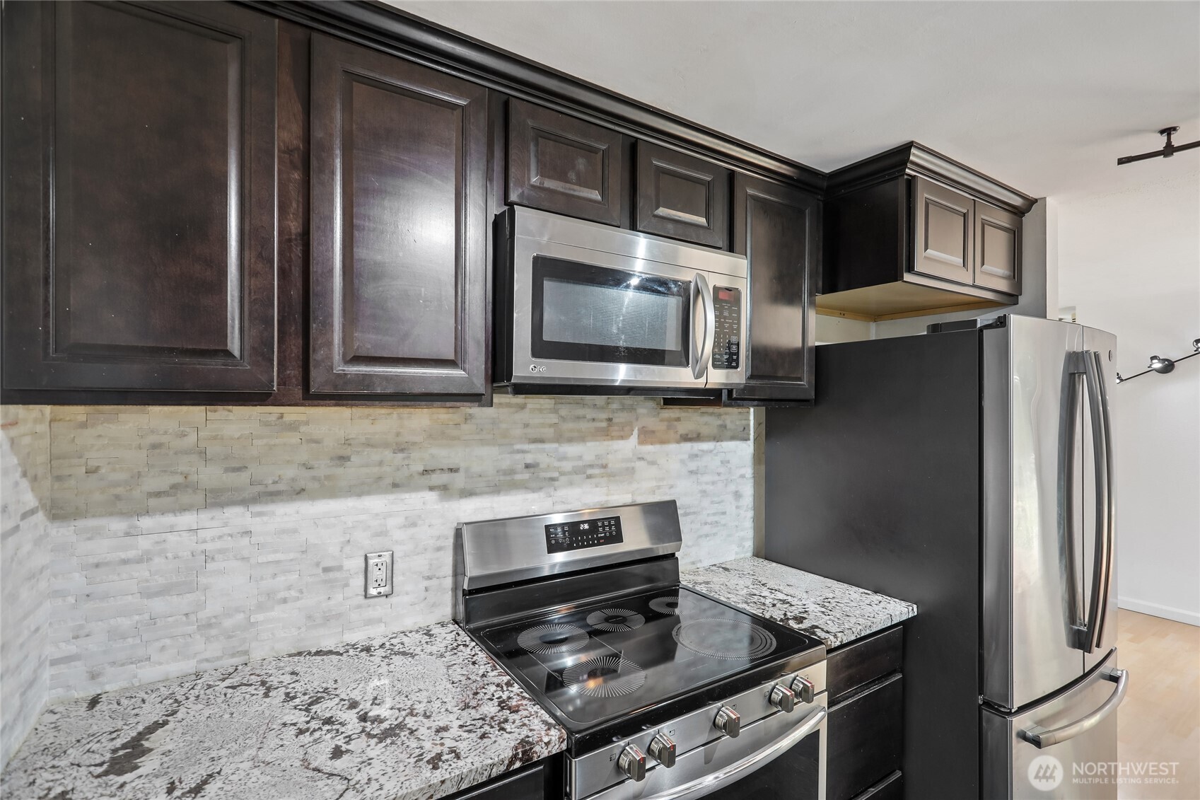 28601 SE 225th Street , Maple Valley, WA 98038