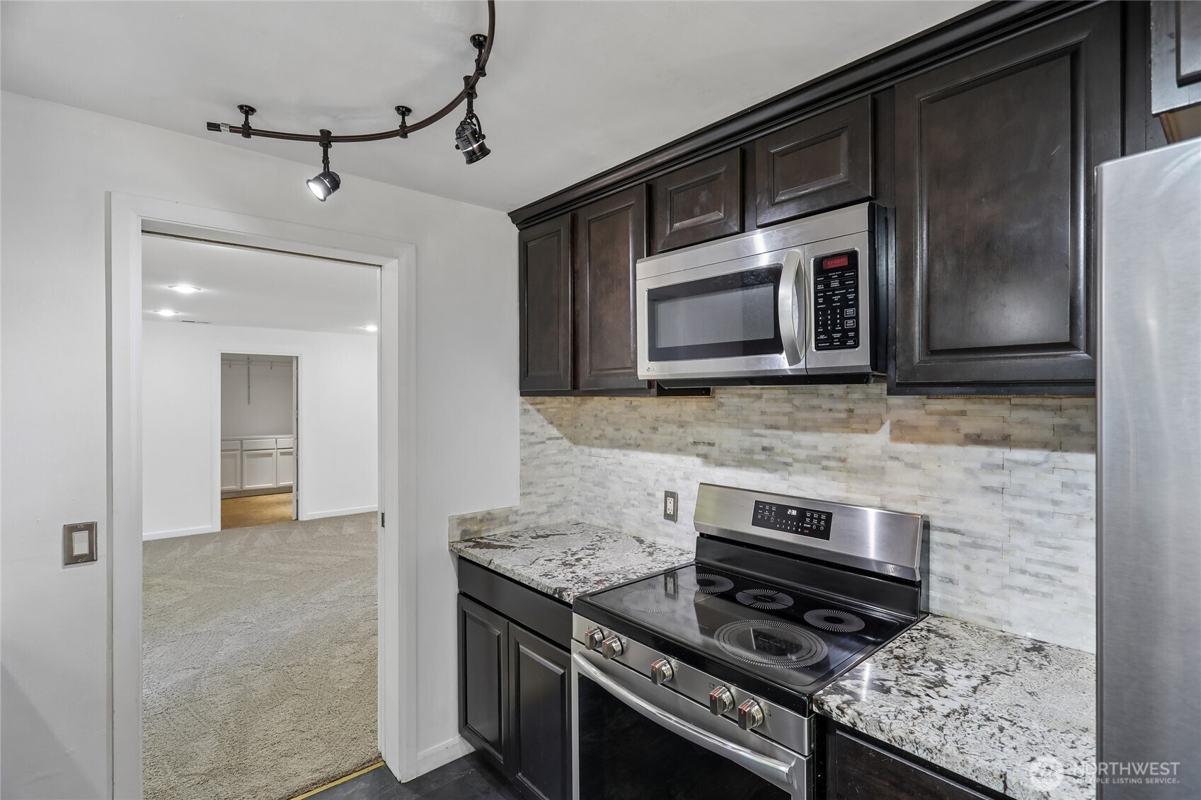 28601 SE 225th Street , Maple Valley, WA 98038