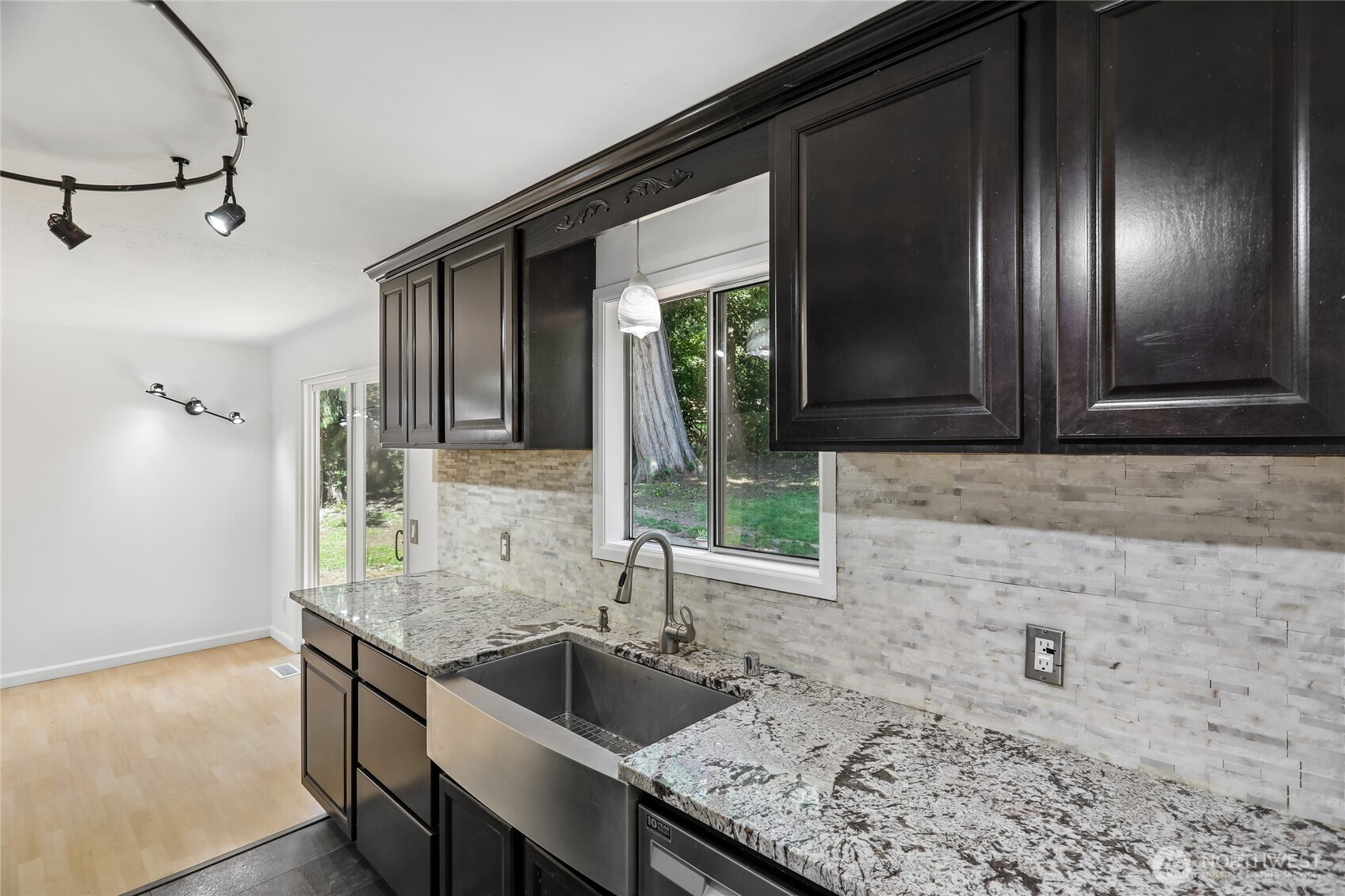 28601 SE 225th Street , Maple Valley, WA 98038