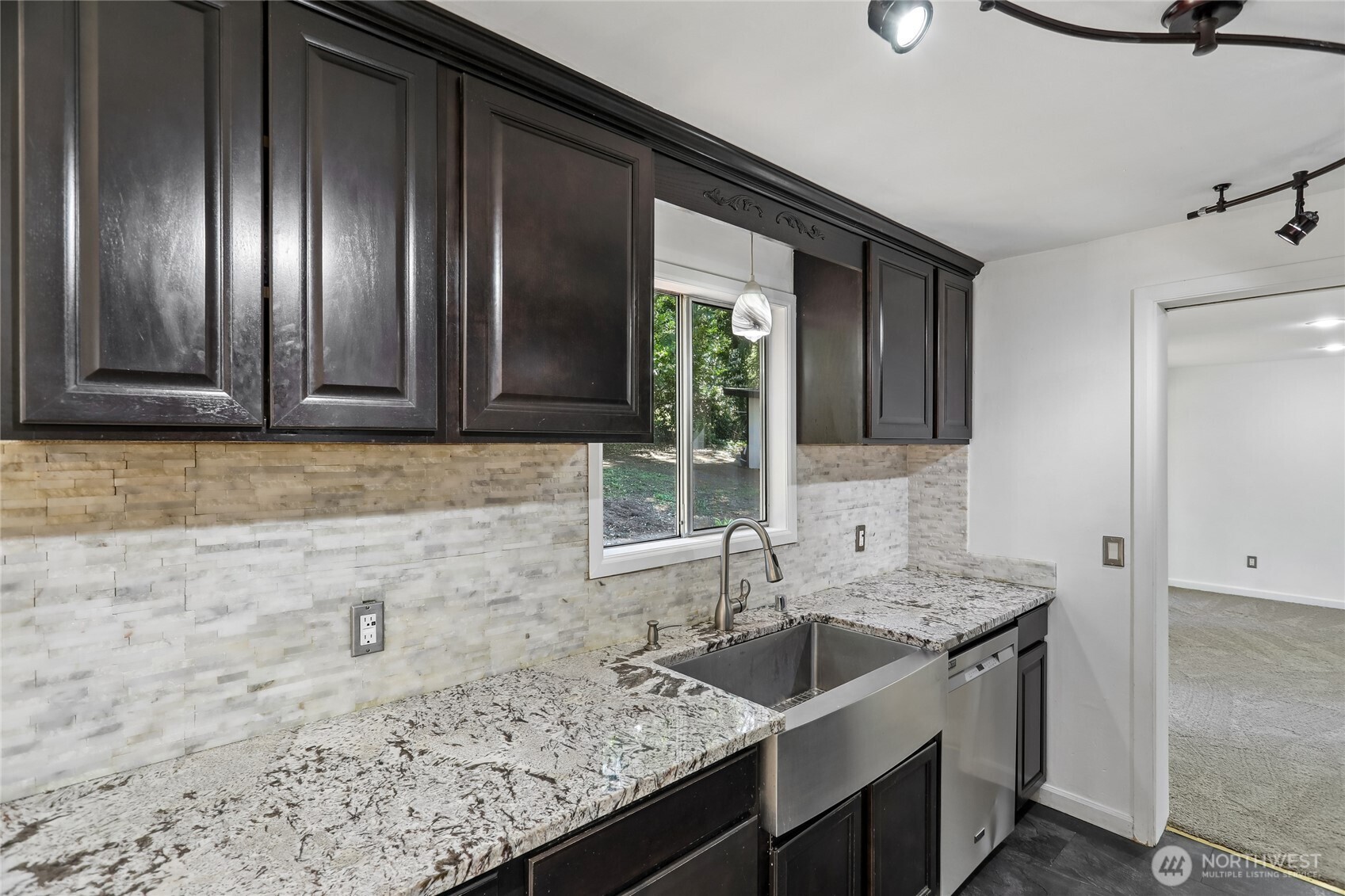 28601 SE 225th Street , Maple Valley, WA 98038