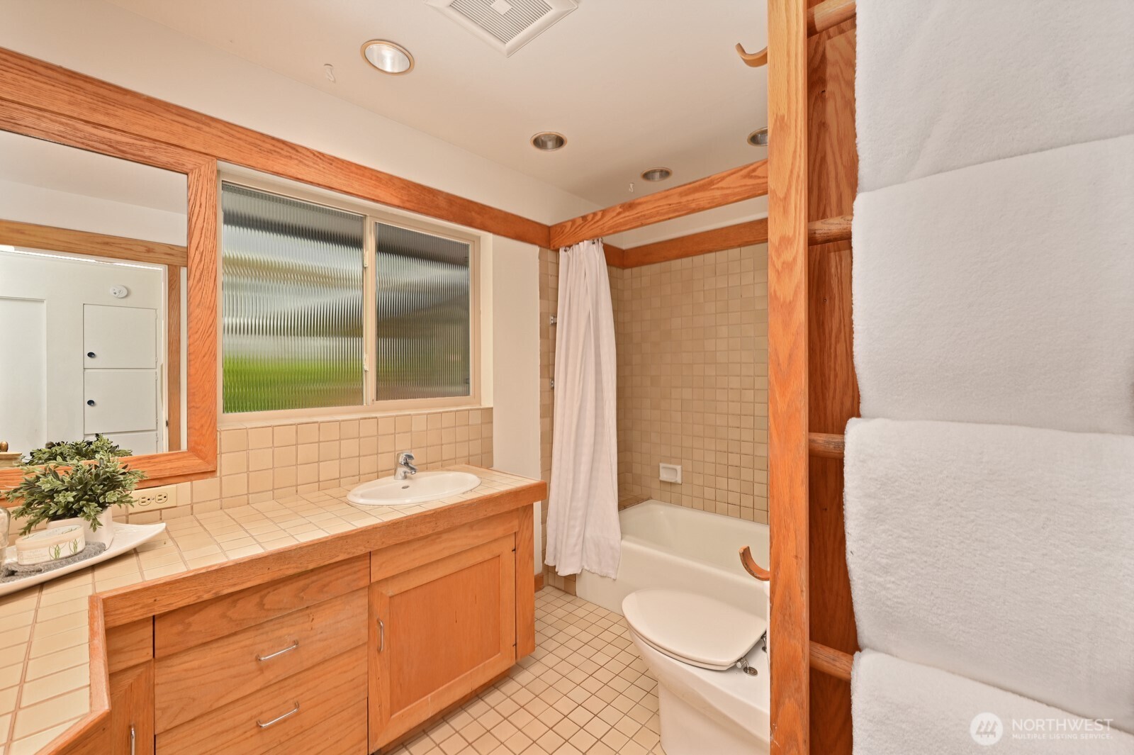 2624 NE 82nd Street , Seattle, WA 98115