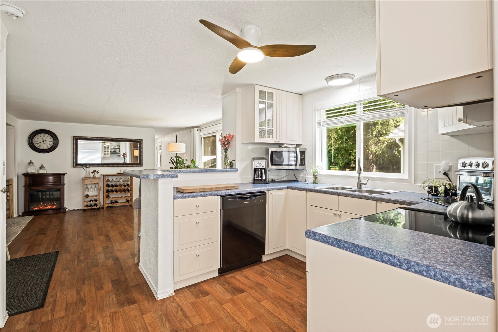 9500 315th Avenue SE #15, Issaquah, WA 98027-9802