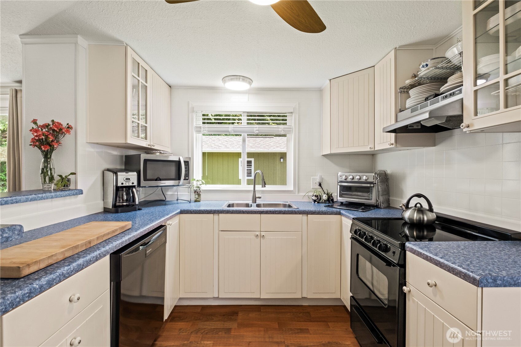 9500 315th Avenue SE #15, Issaquah, WA 98027-9802
