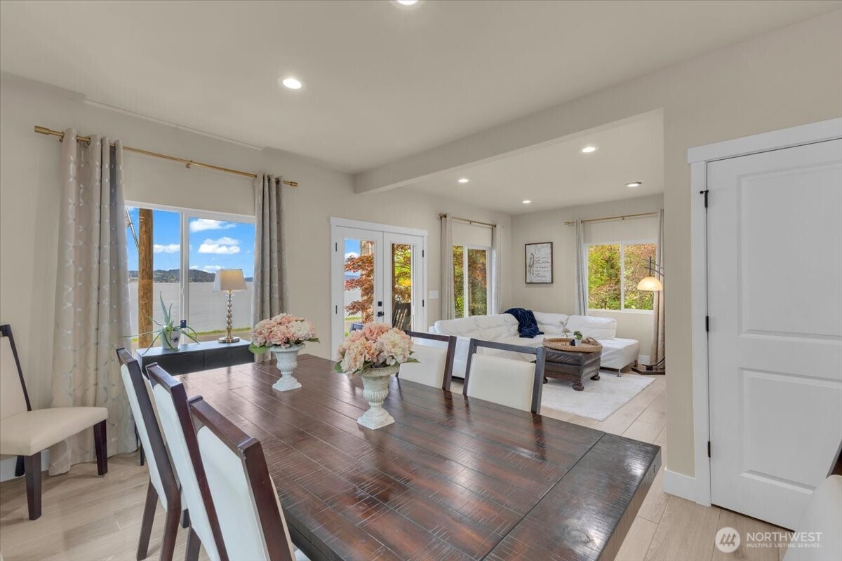 1273 Beach Drive E, Port Orchard, WA 98366