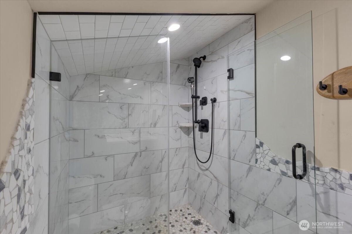 1273 Beach Drive E, Port Orchard, WA 98366