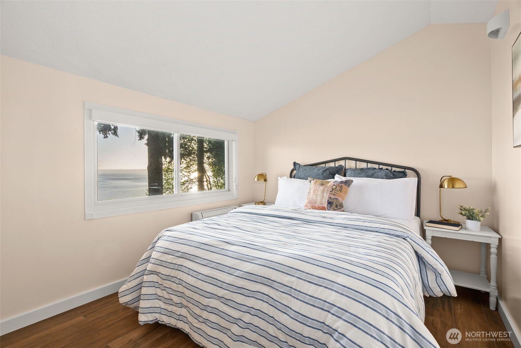 11212 NE Tiger Way , Kingston, WA 98346