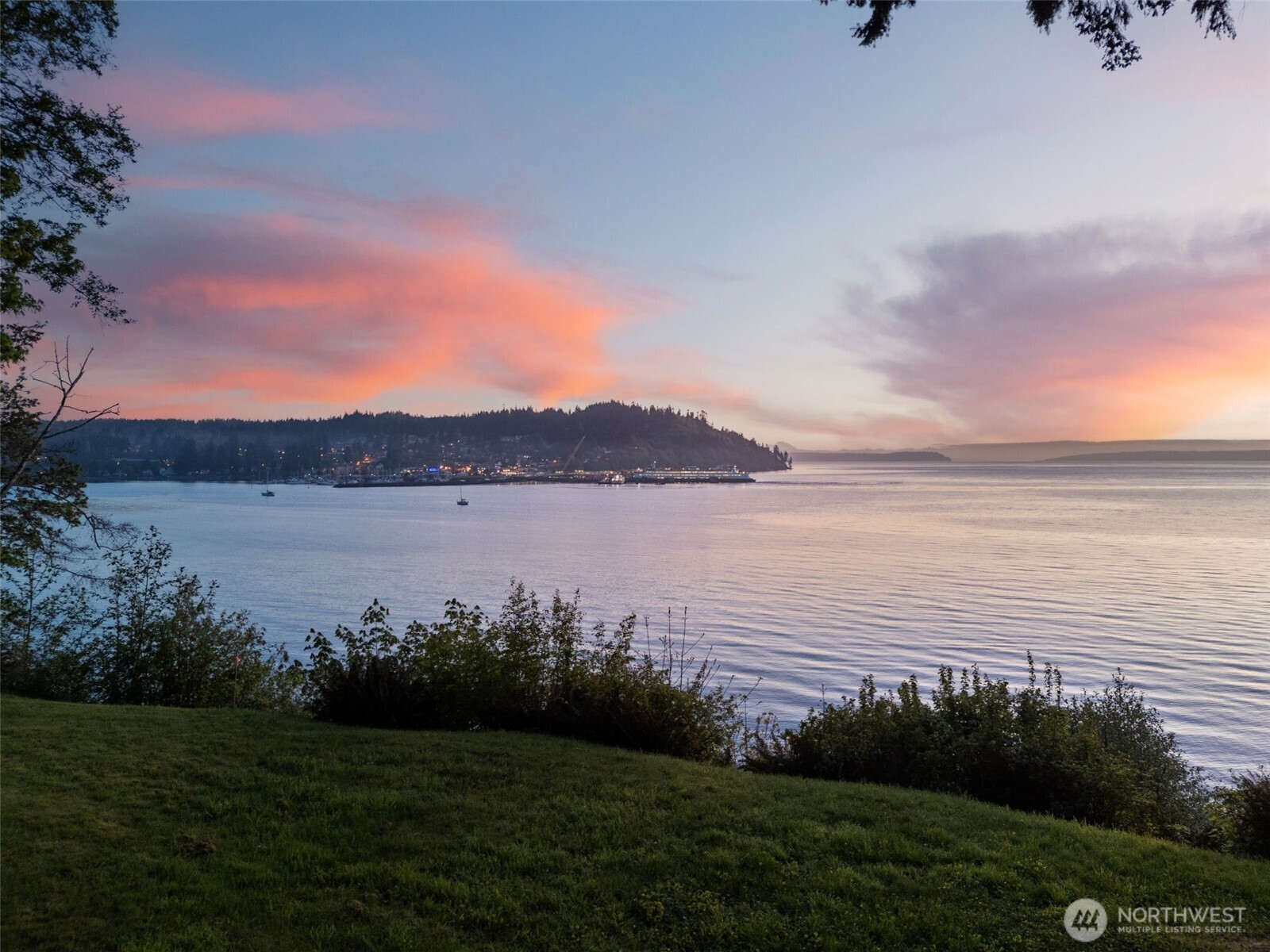 11212 NE Tiger Way , Kingston, WA 98346