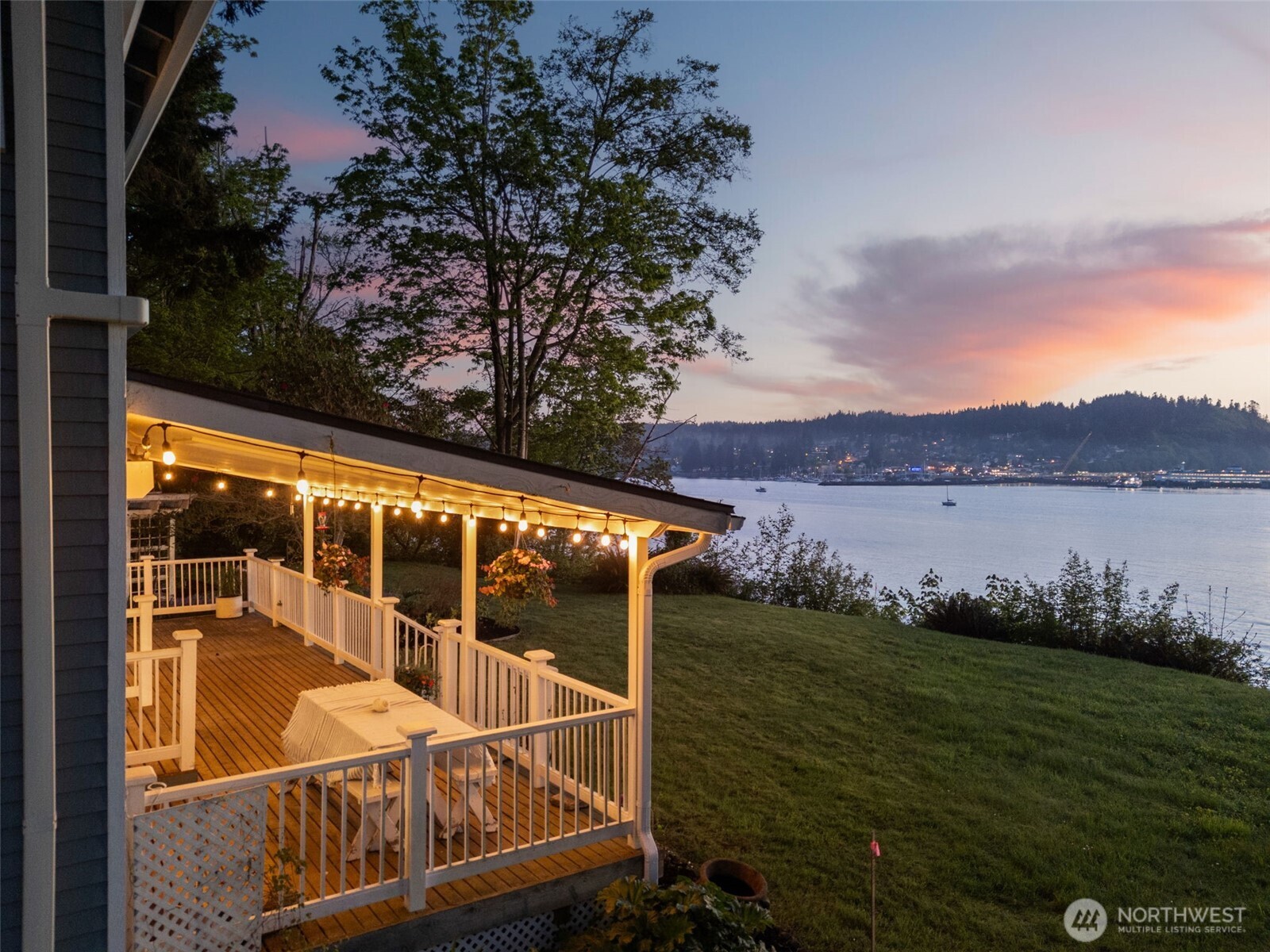 11212 NE Tiger Way , Kingston, WA 98346