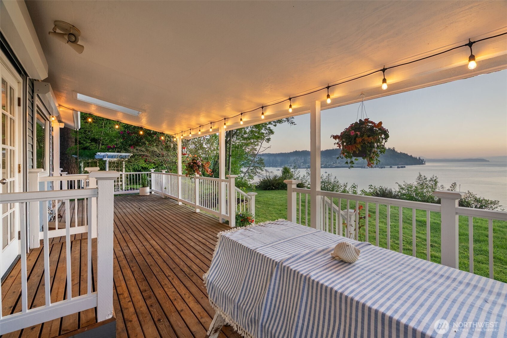 11212 NE Tiger Way , Kingston, WA 98346