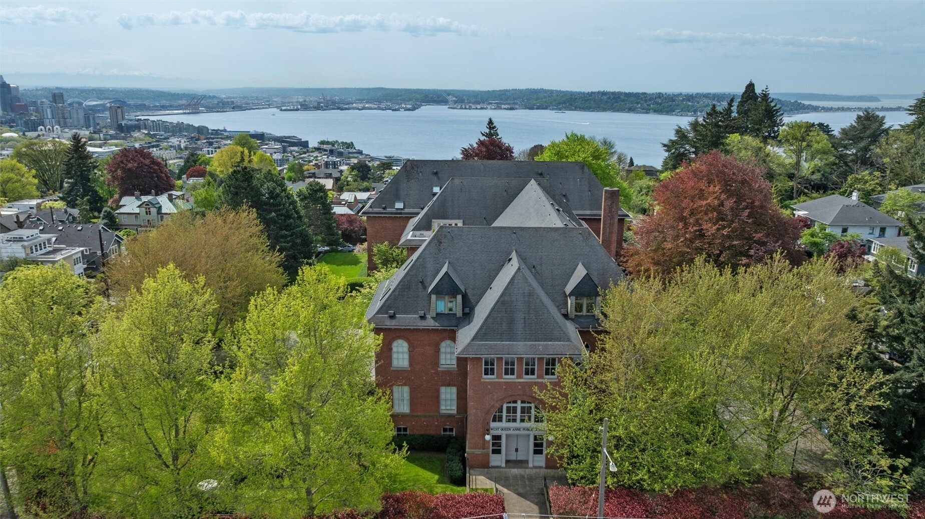 1401 5th Avenue W #402, Seattle, WA 98119