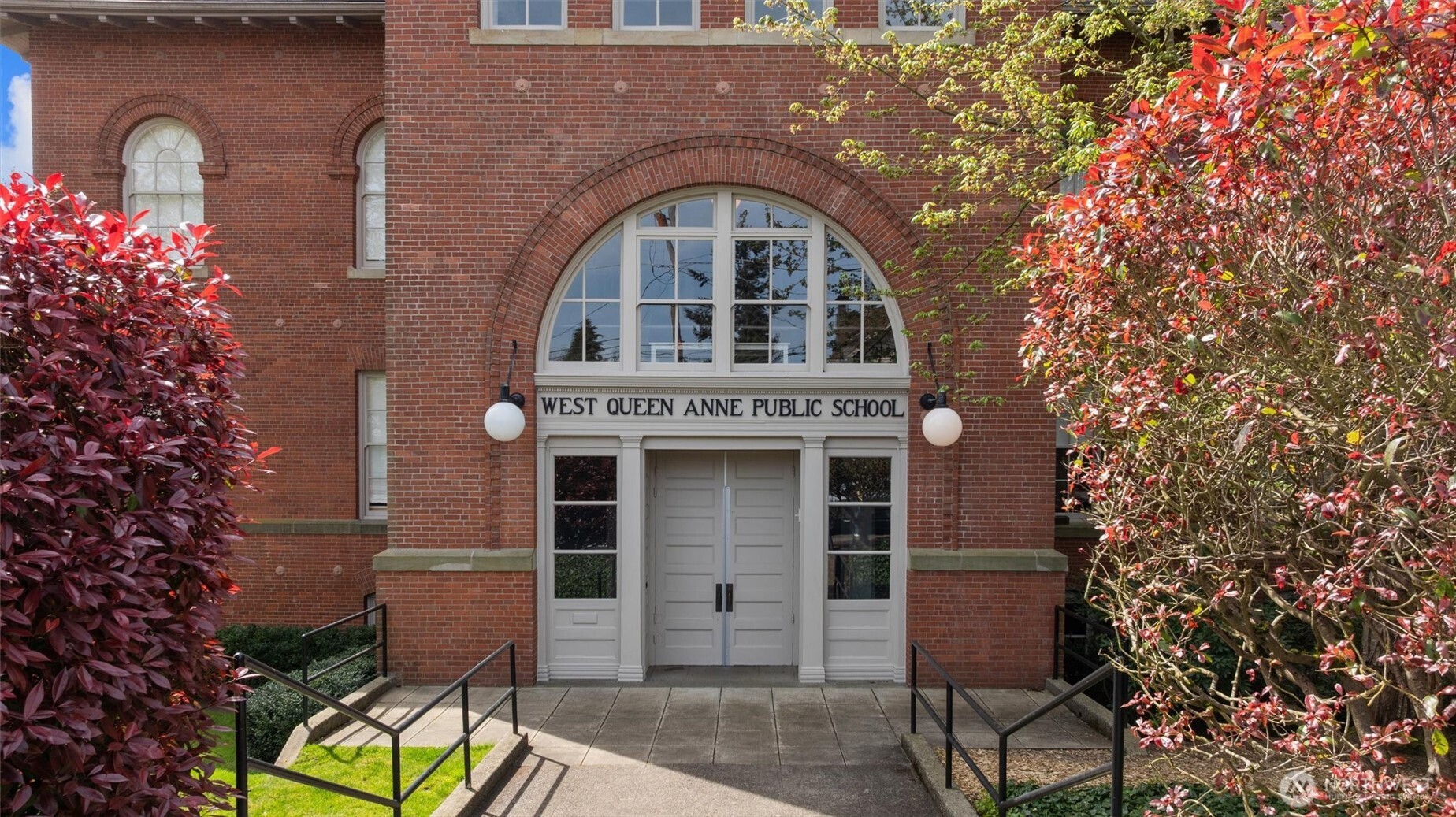 1401 5th Avenue W #402, Seattle, WA 98119