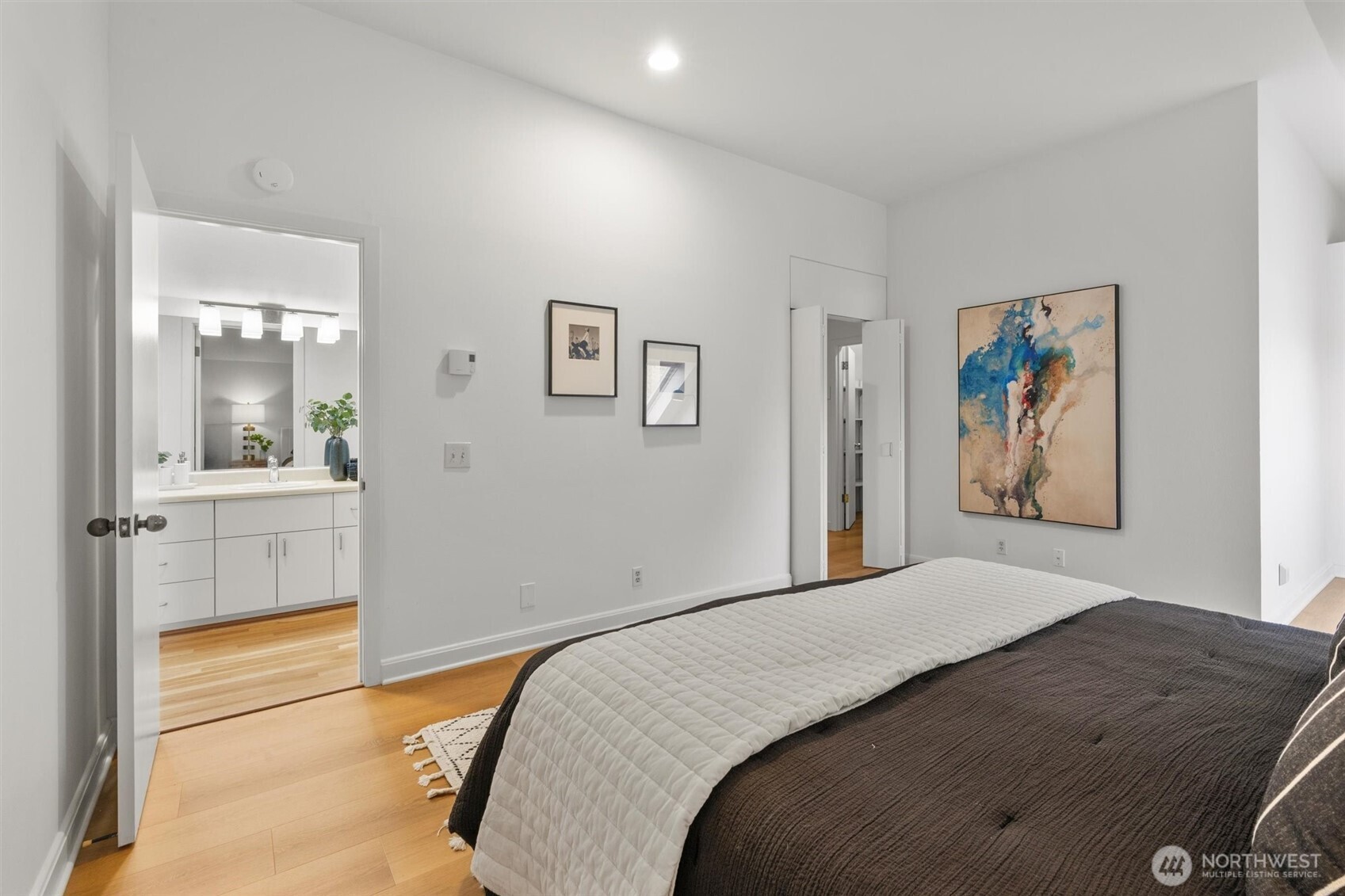 1401 5th Avenue W #402, Seattle, WA 98119