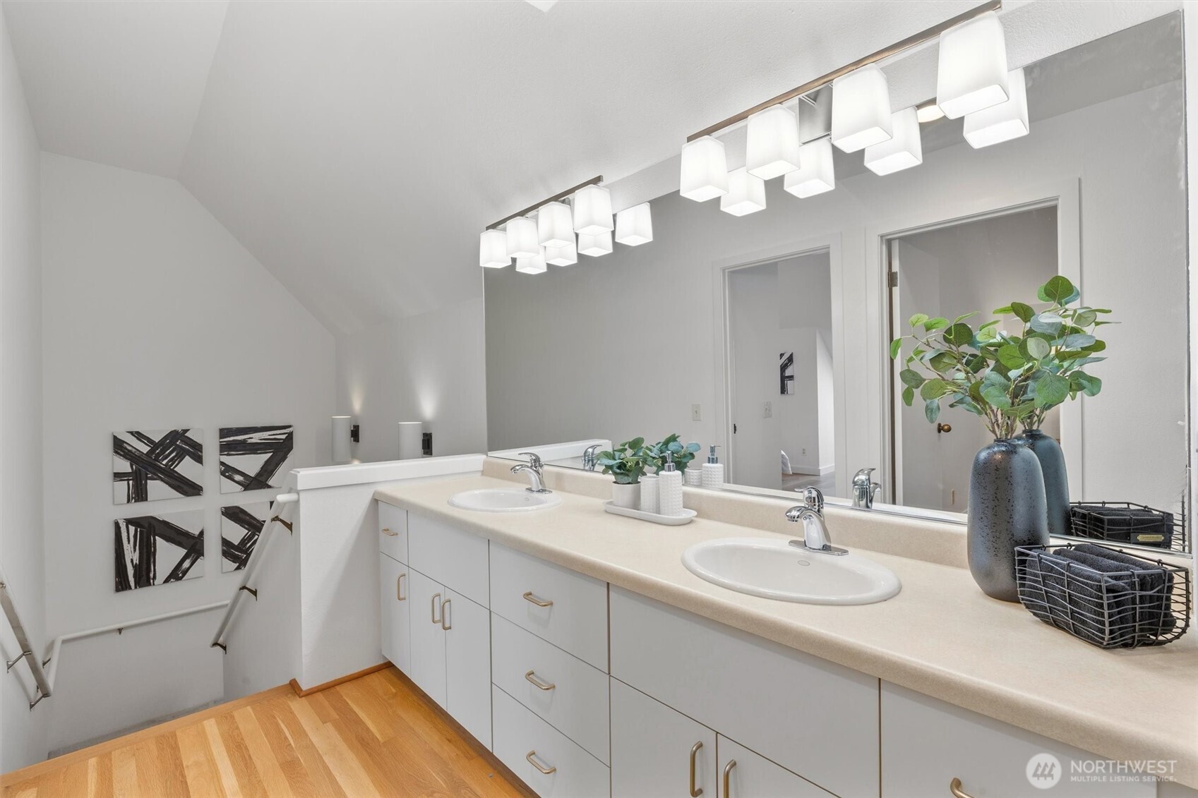 1401 5th Avenue W #402, Seattle, WA 98119