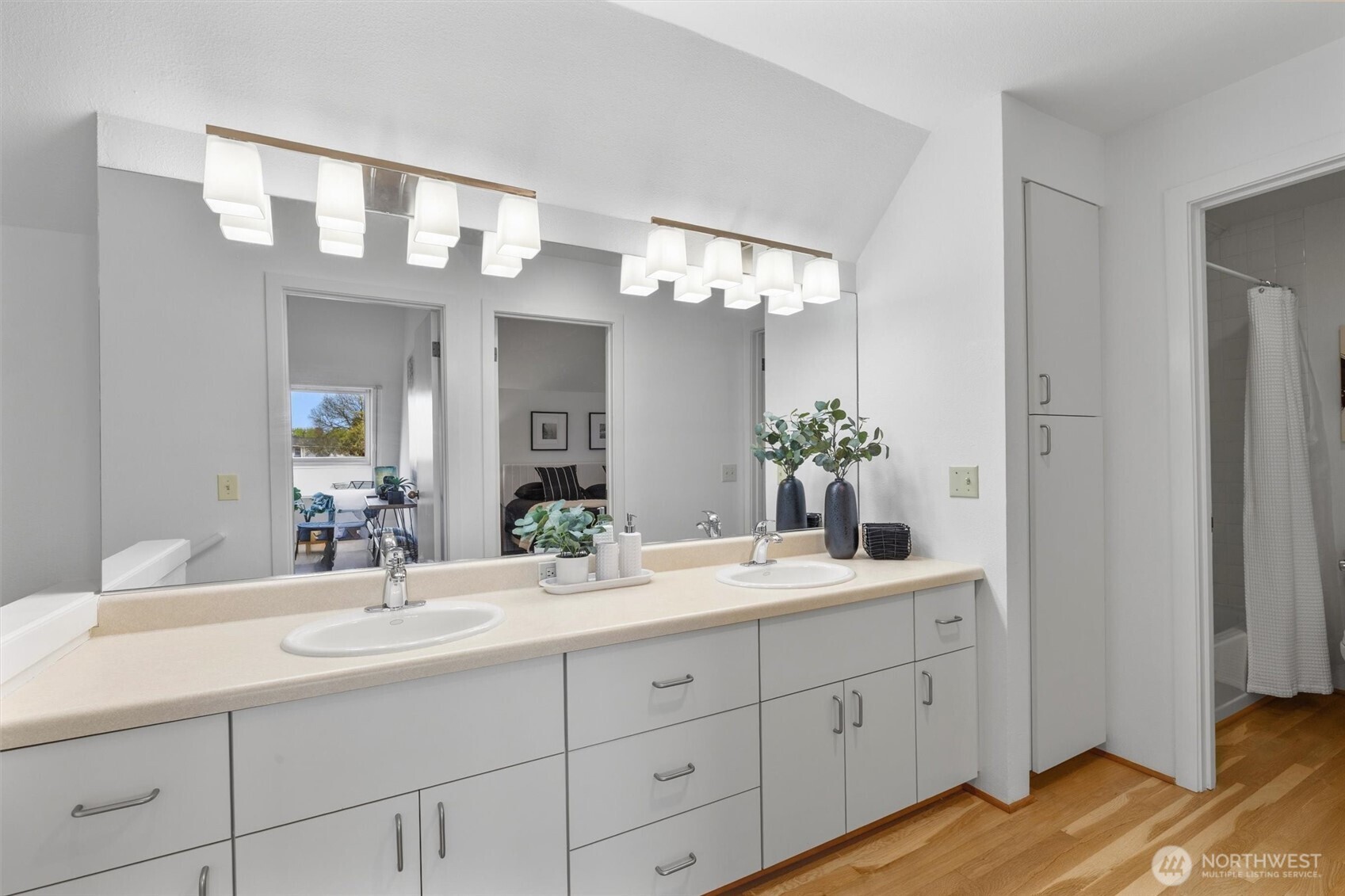 1401 5th Avenue W #402, Seattle, WA 98119