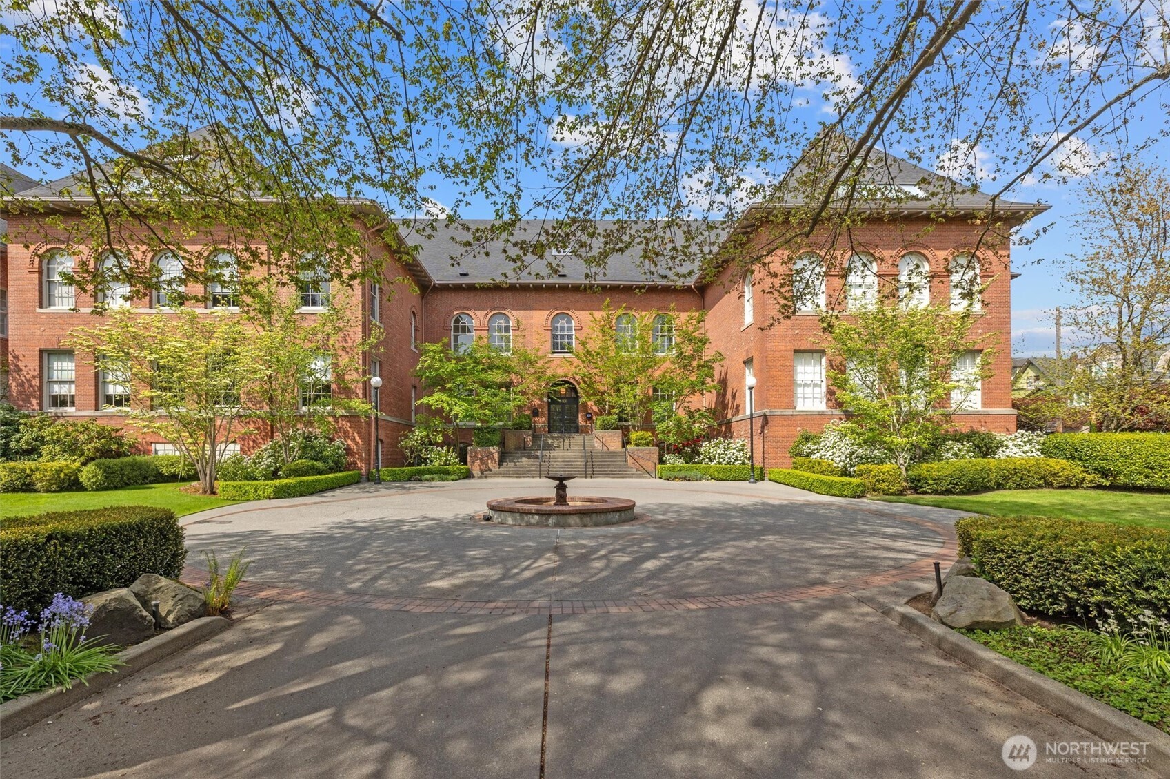 1401 5th Avenue W #402, Seattle, WA 98119