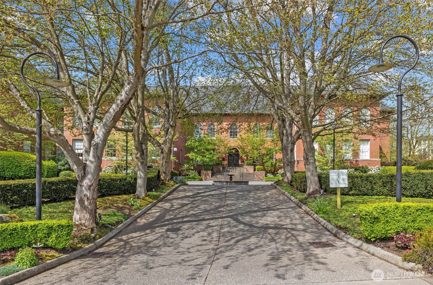1401 5th Avenue W #402, Seattle, WA 98119