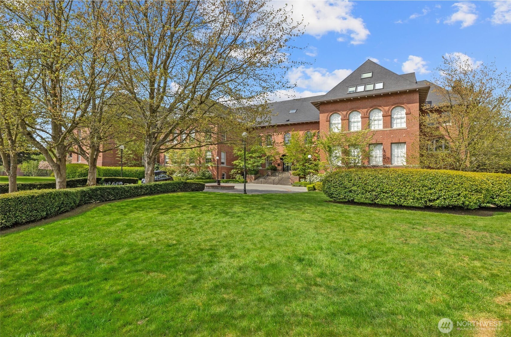 1401 5th Avenue W #402, Seattle, WA 98119