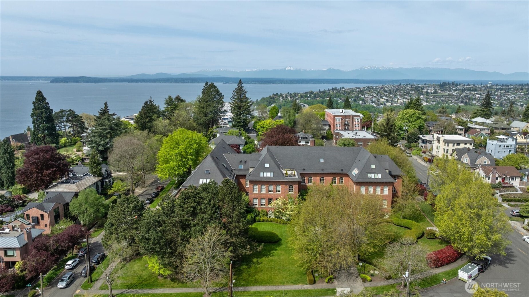 1401 5th Avenue W #402, Seattle, WA 98119