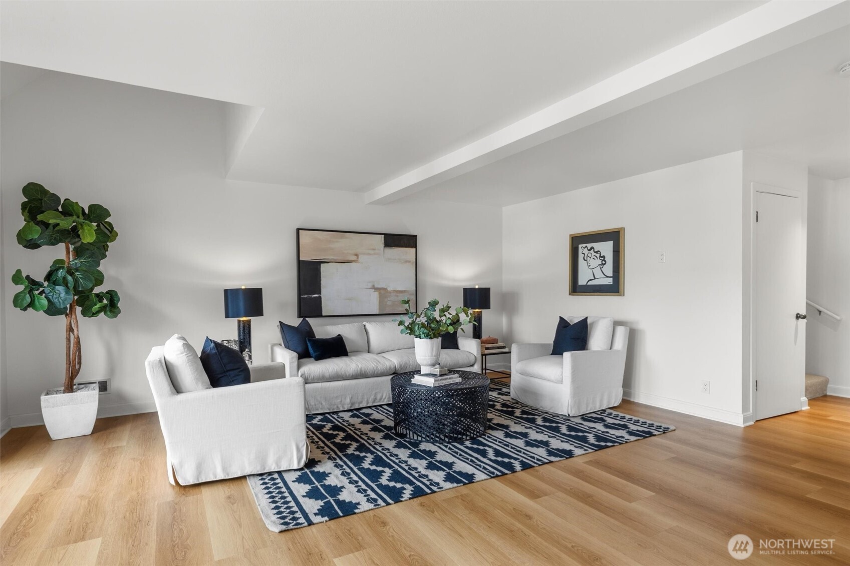 1401 5th Avenue W #402, Seattle, WA 98119