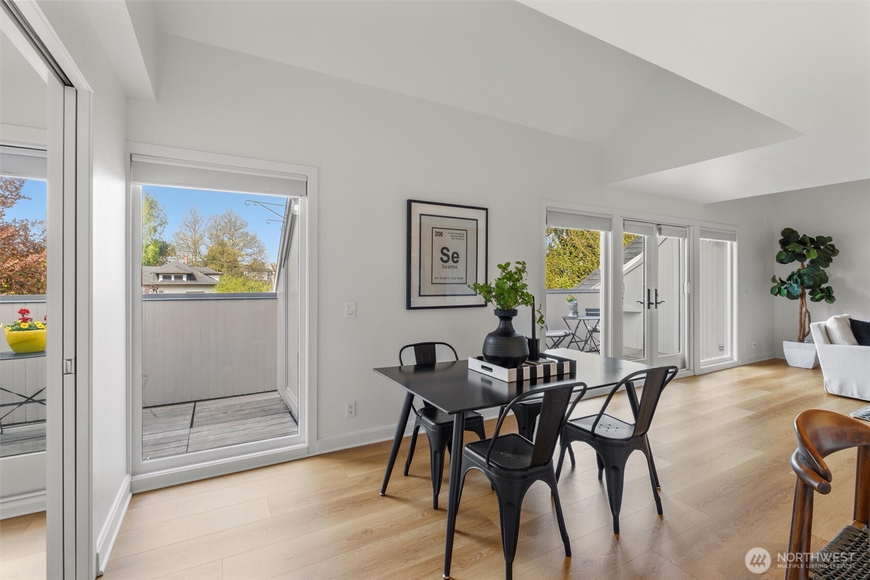 1401 5th Avenue W #402, Seattle, WA 98119