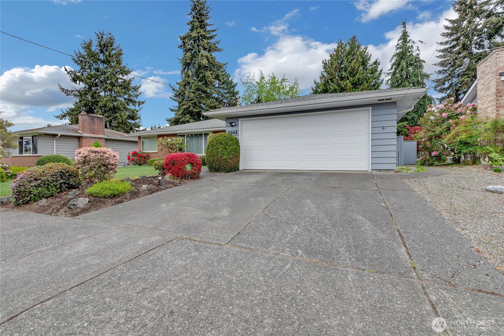 5242 N 10th Street , Tacoma, WA 98406-2622