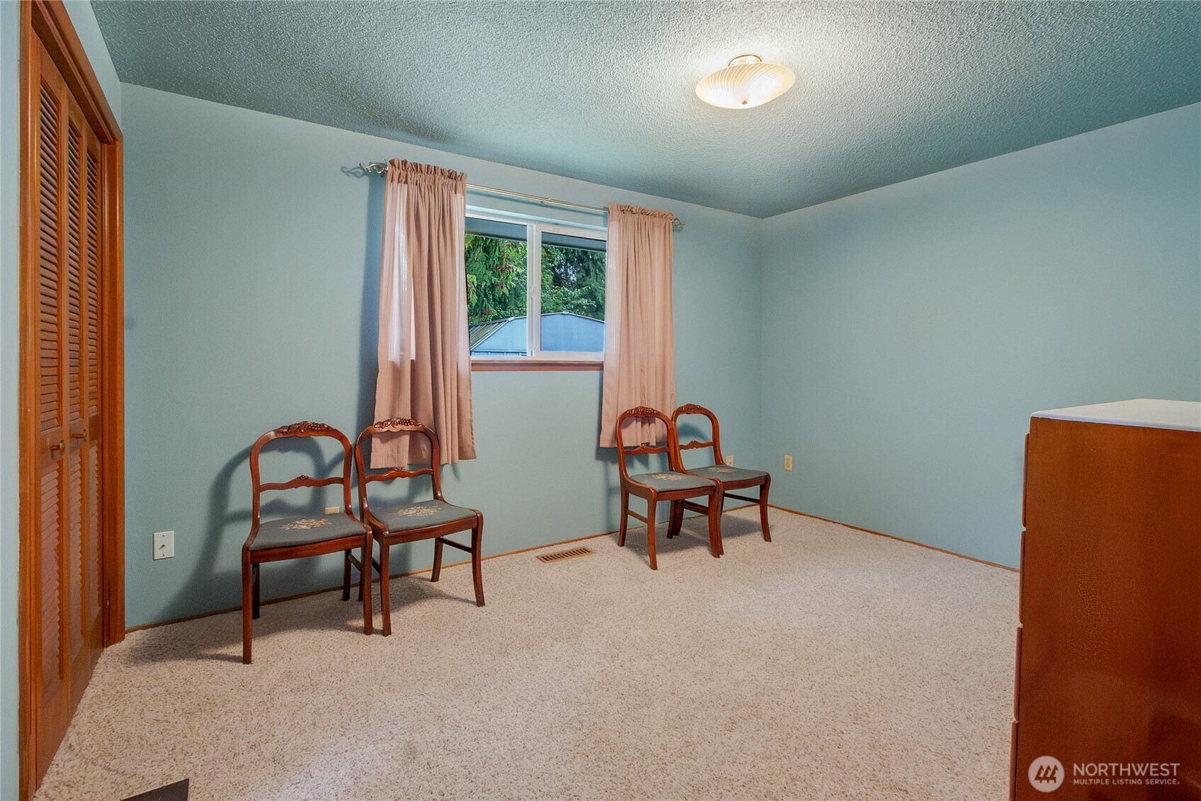5242 N 10th Street , Tacoma, WA 98406-2622