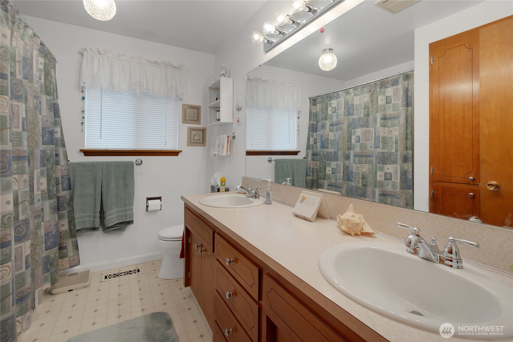 5242 N 10th Street , Tacoma, WA 98406-2622