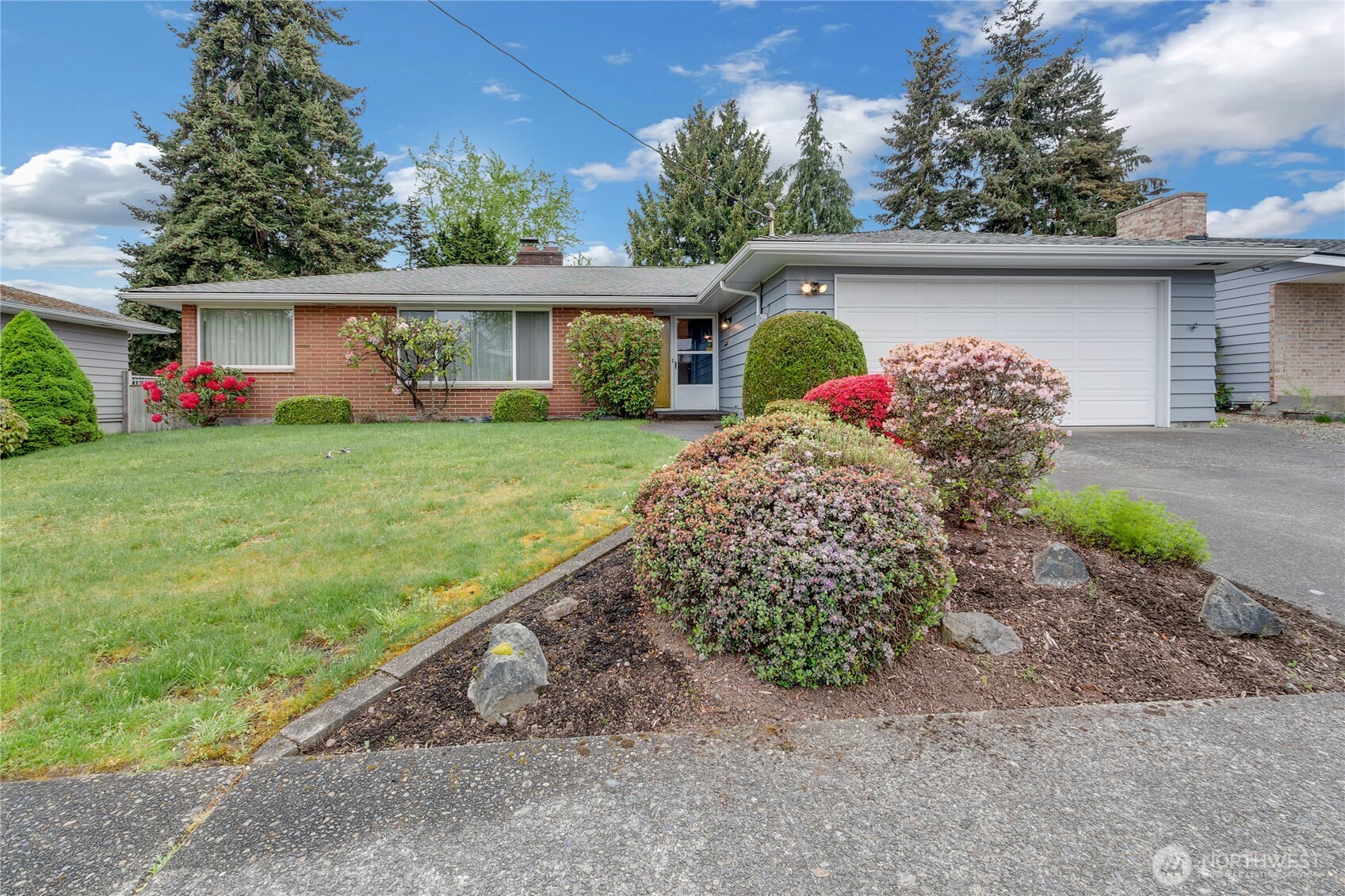 5242 N 10th Street , Tacoma, WA 98406-2622
