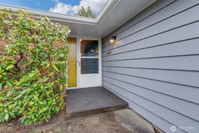 5242 N 10th Street , Tacoma, WA 98406-2622 - Photo 4