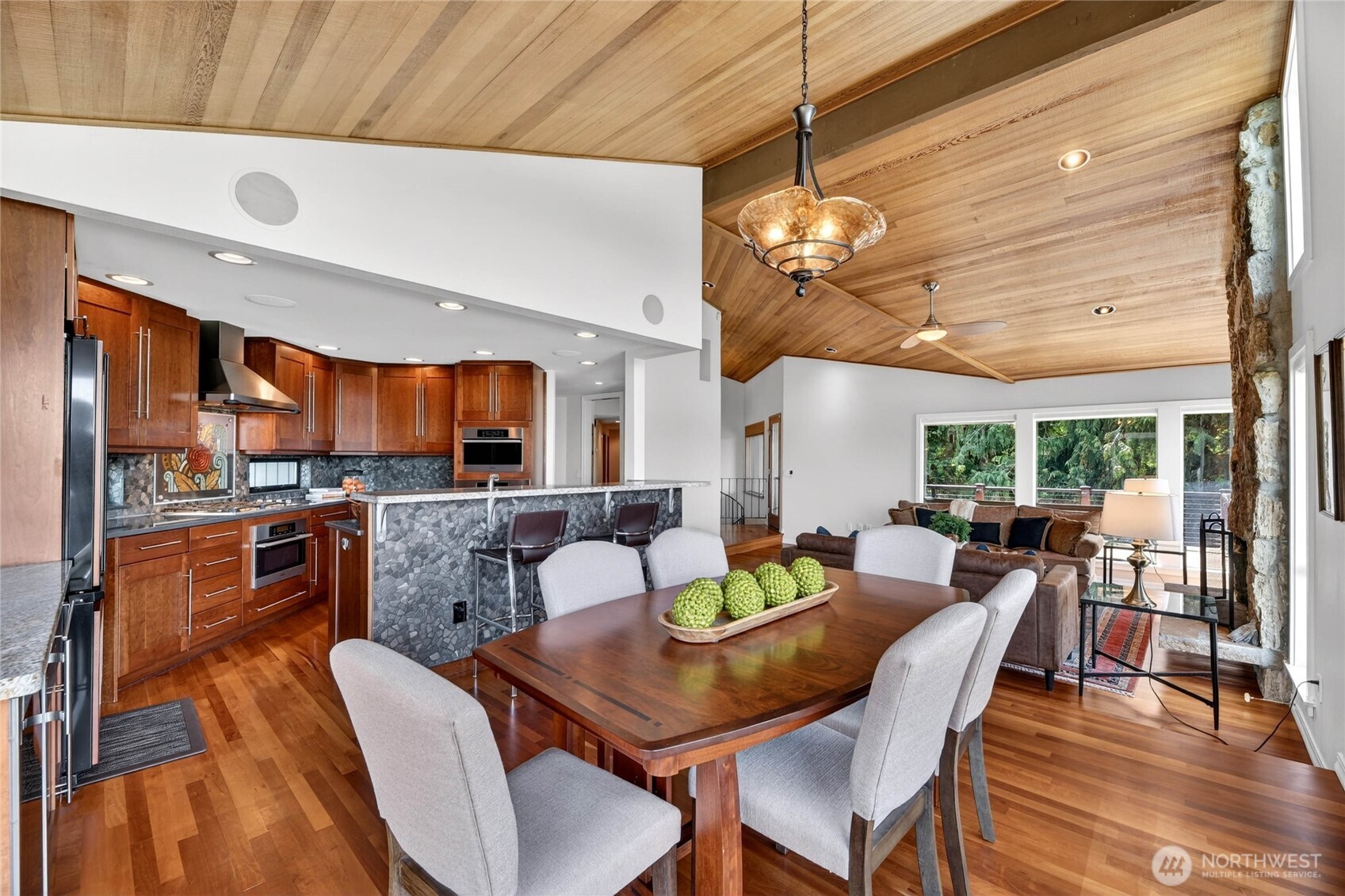 13463 64th Terrace NE, Kirkland, WA 98034