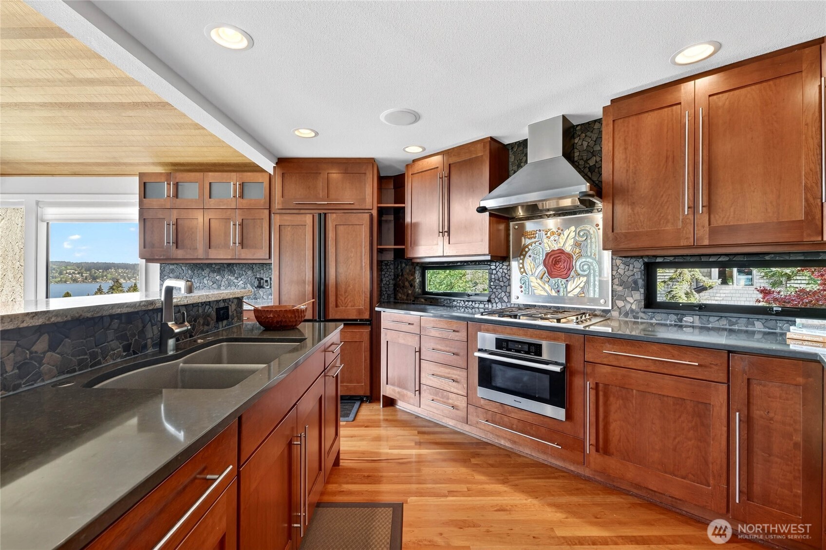 13463 64th Terrace NE, Kirkland, WA 98034
