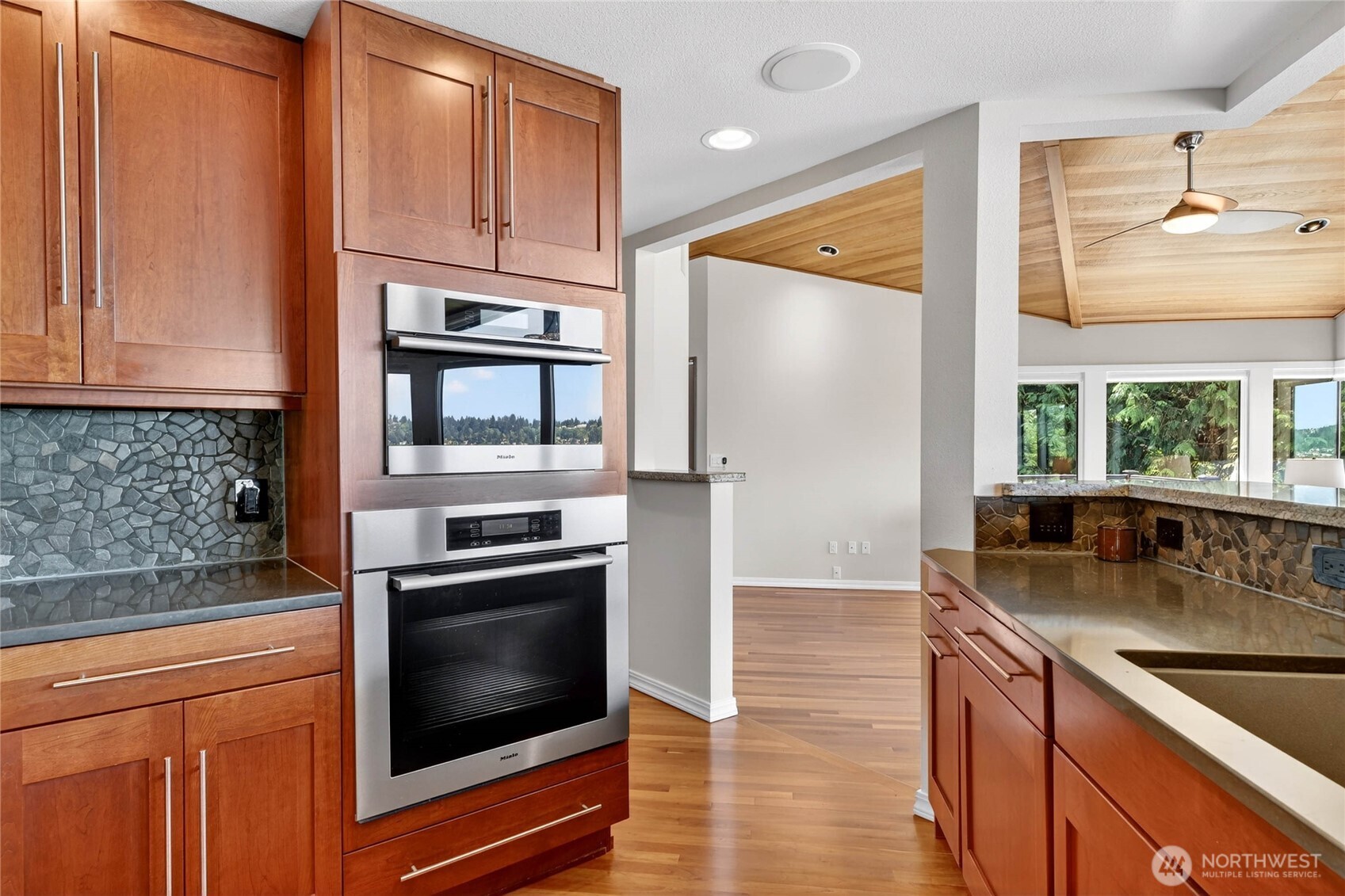 13463 64th Terrace NE, Kirkland, WA 98034