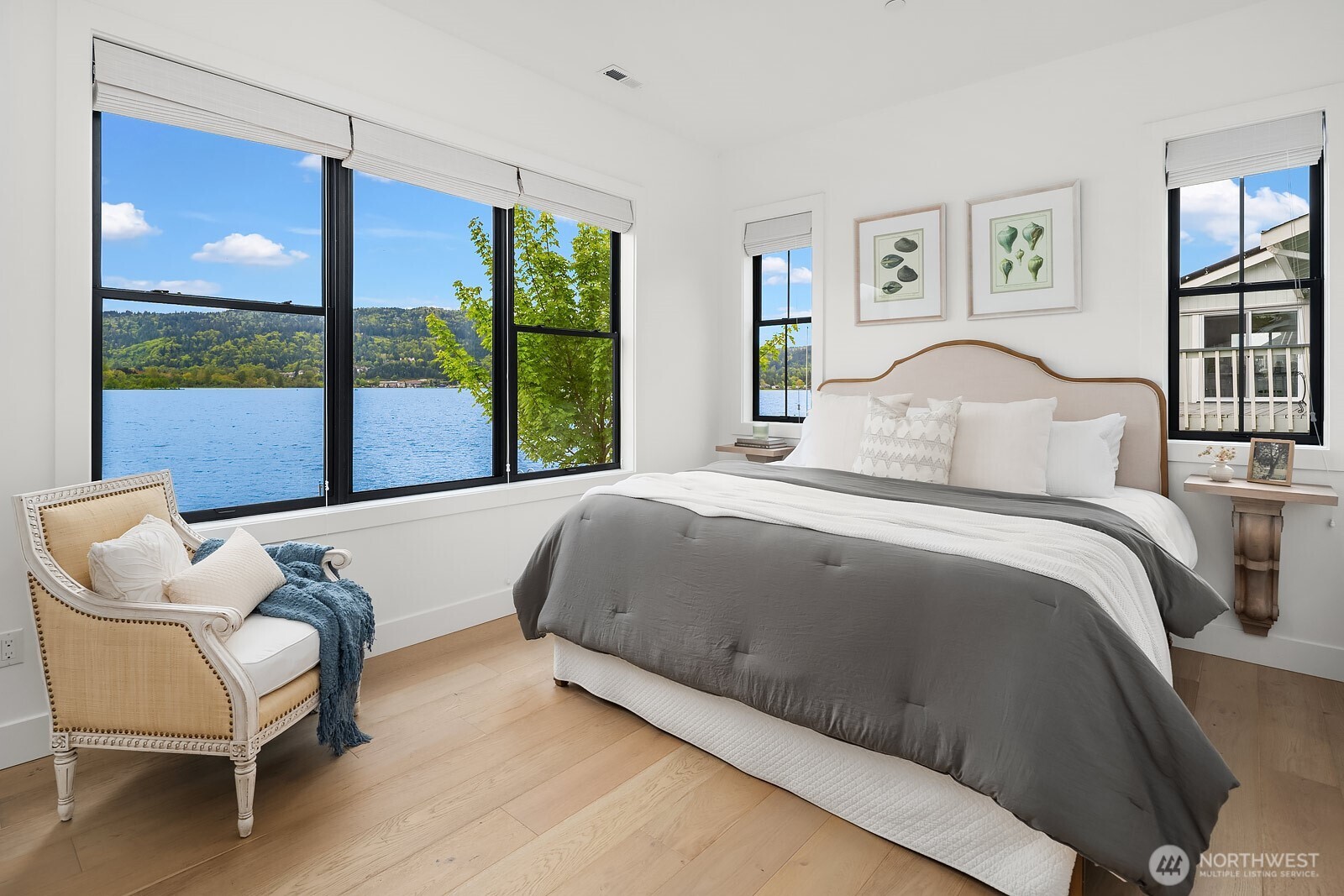 4233 E Lake Sammamish Shore Lane SE, Sammamish, WA 98075