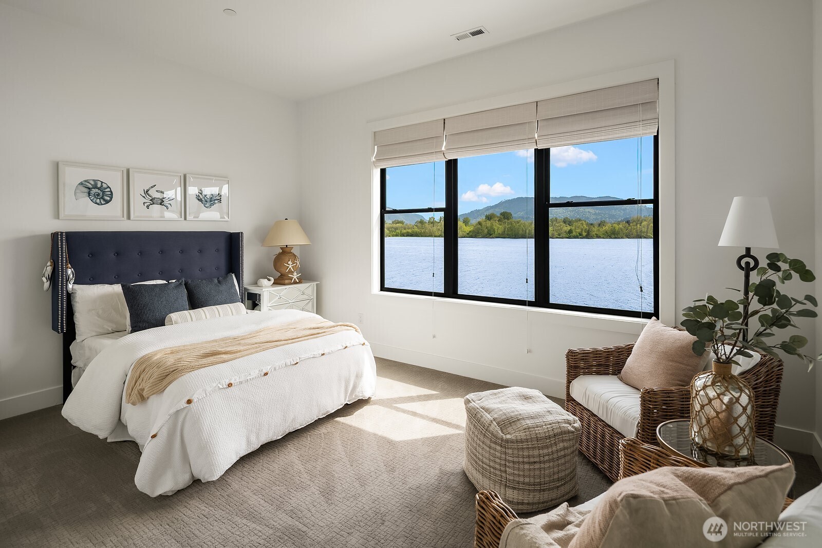 4233 E Lake Sammamish Shore Lane SE, Sammamish, WA 98075