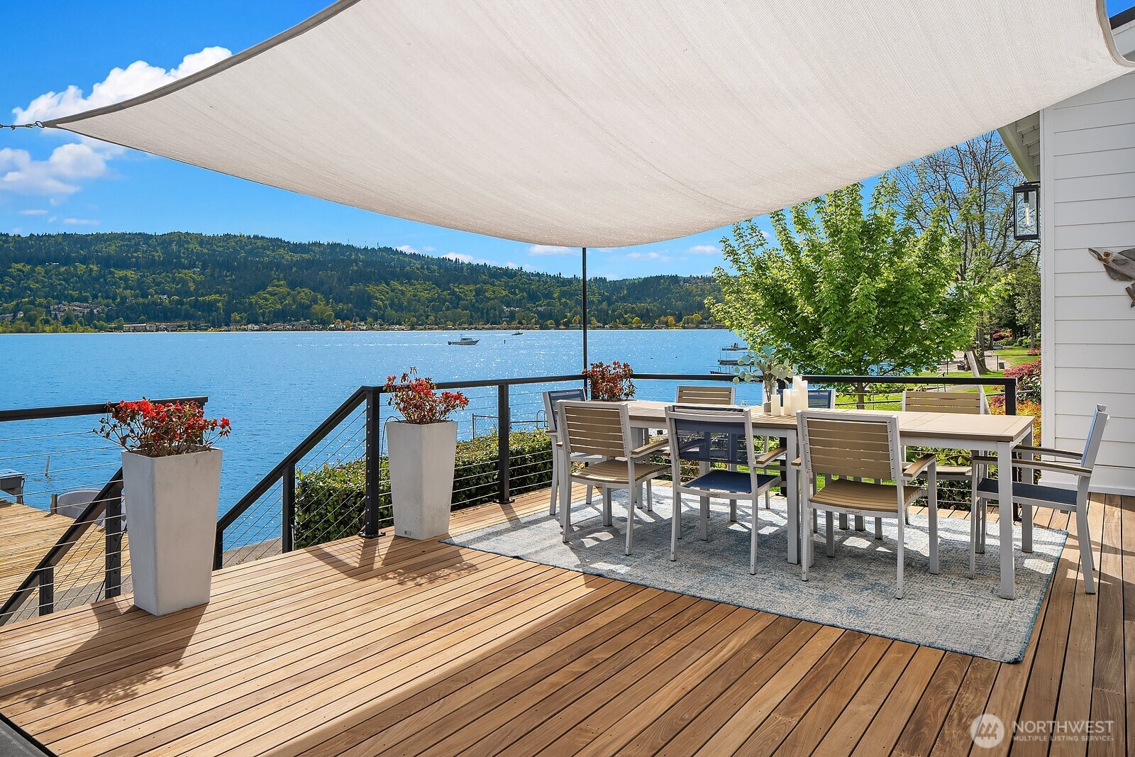 4233 E Lake Sammamish Shore Lane SE, Sammamish, WA 98075