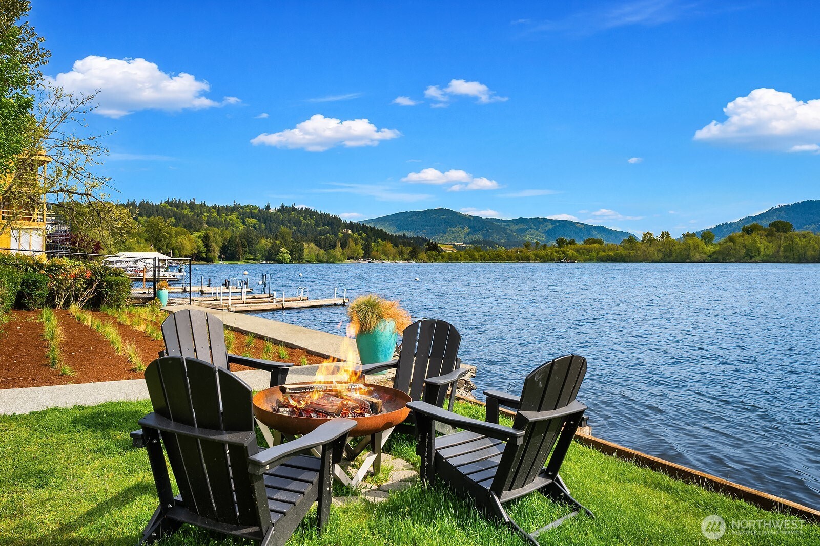 4233 E Lake Sammamish Shore Lane SE, Sammamish, WA 98075