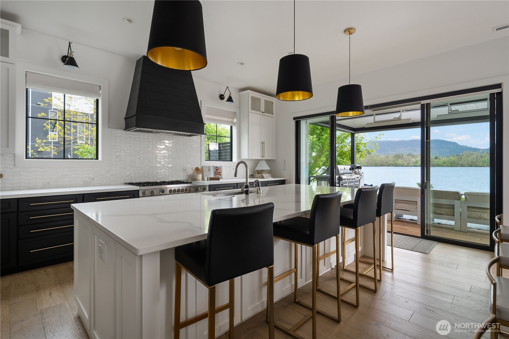 4233 E Lake Sammamish Shore Lane SE, Sammamish, WA 98075