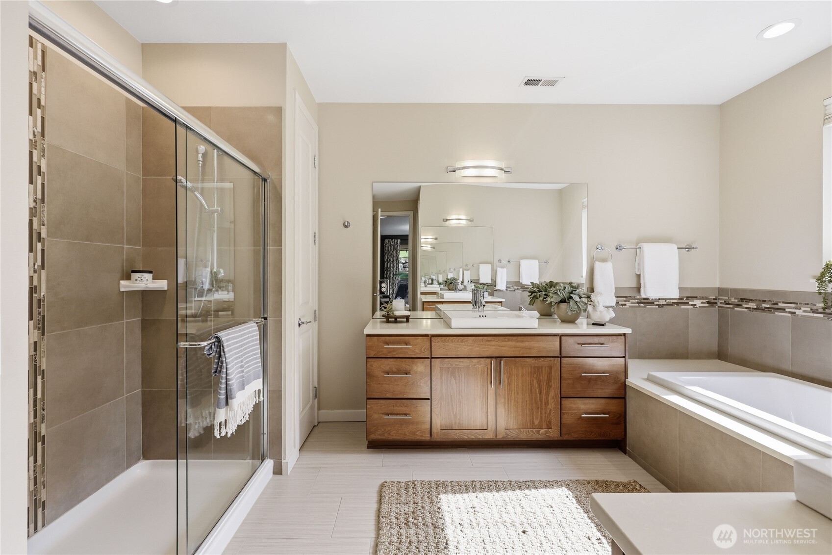 5726 Solana Lane NE, Bainbridge Island, WA 98110-2669