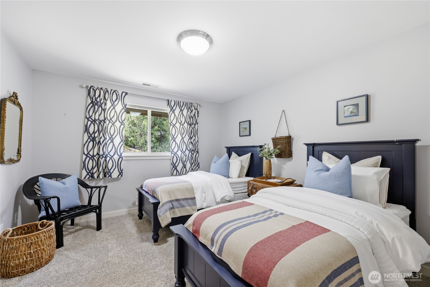 5726 Solana Lane NE, Bainbridge Island, WA 98110-2669