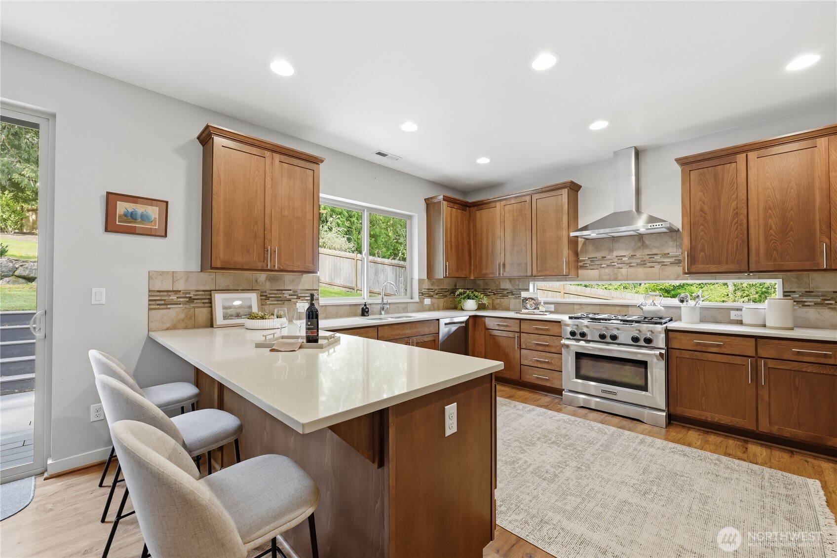 5726 Solana Lane NE, Bainbridge Island, WA 98110-2669