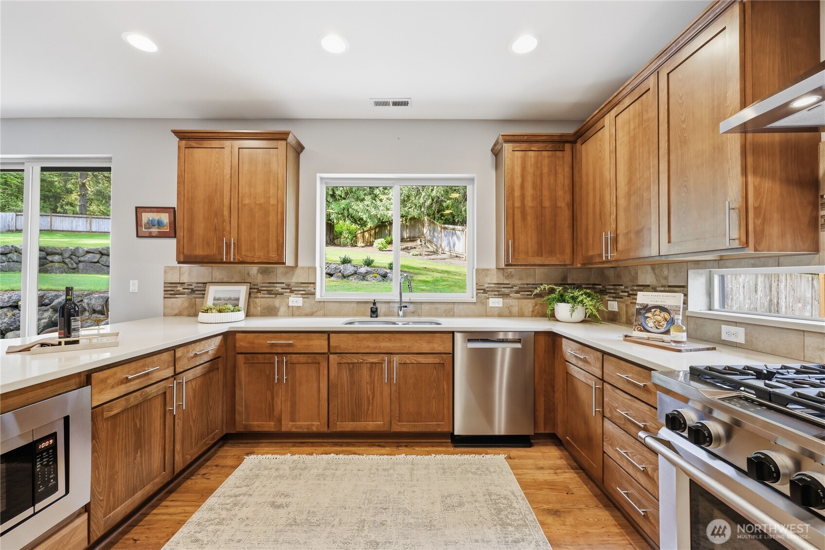 5726 Solana Lane NE, Bainbridge Island, WA 98110-2669