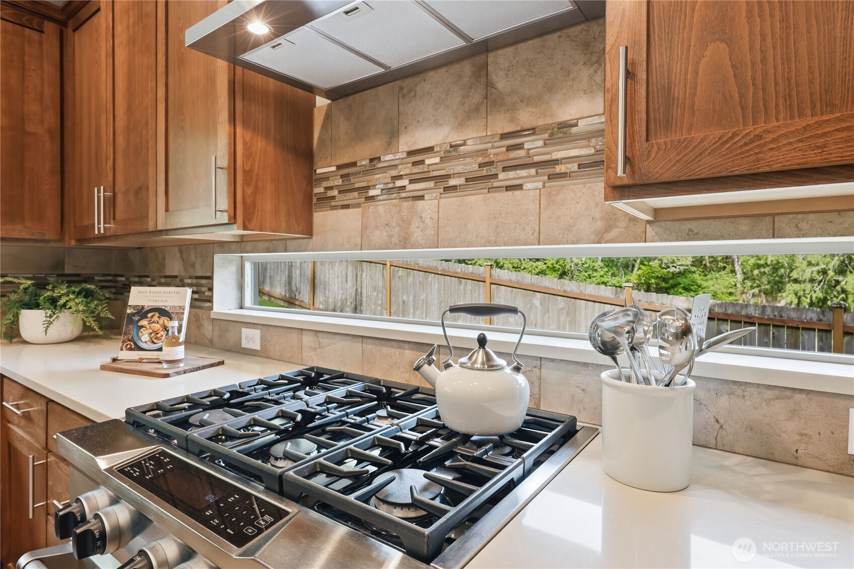 5726 Solana Lane NE, Bainbridge Island, WA 98110-2669