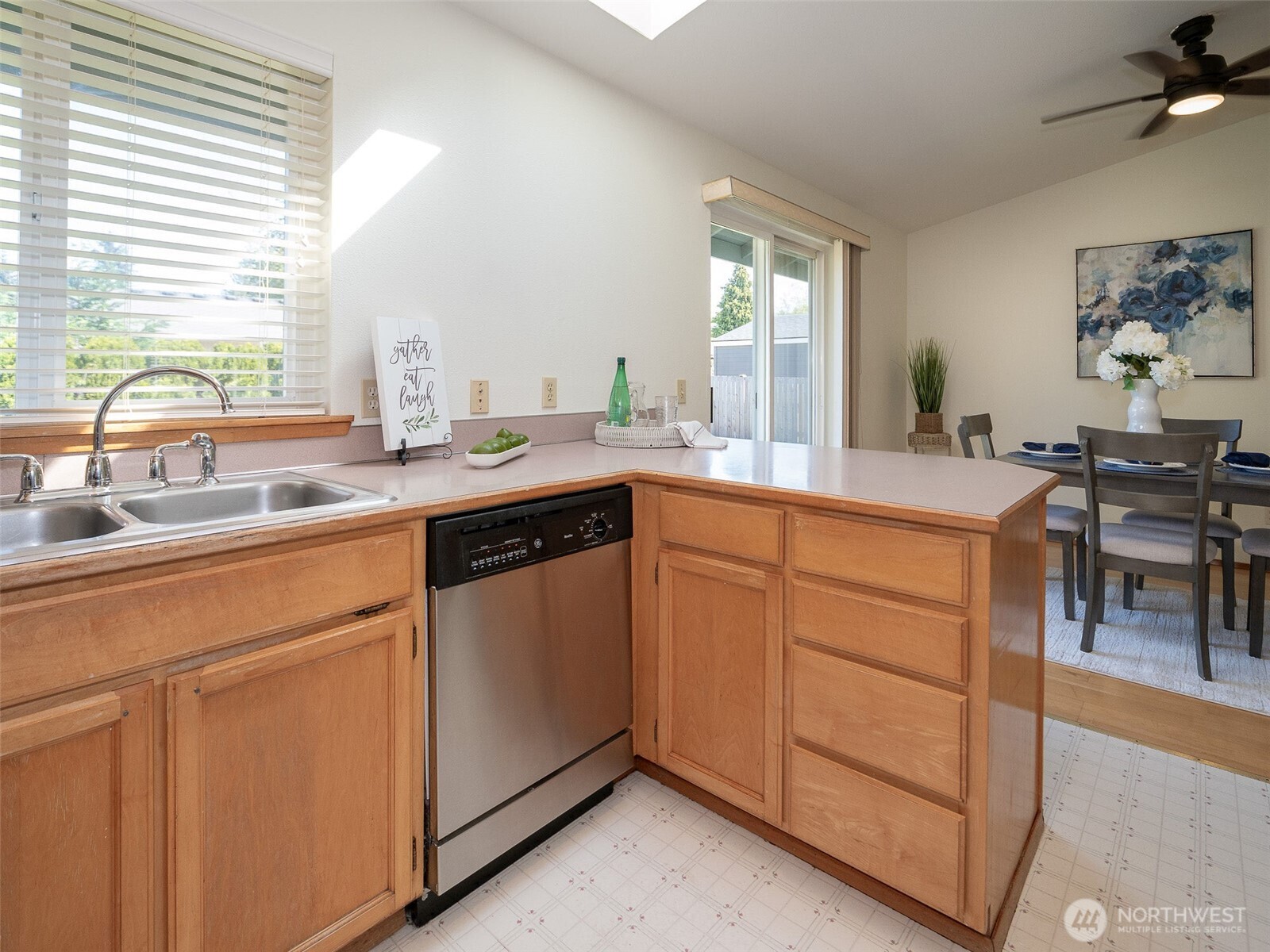 21804 SE 238th Street , Maple Valley, WA 98038