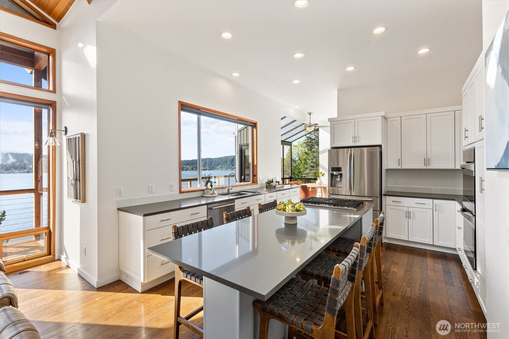 5970 NE Arrowhead Drive , Kenmore, WA 98028